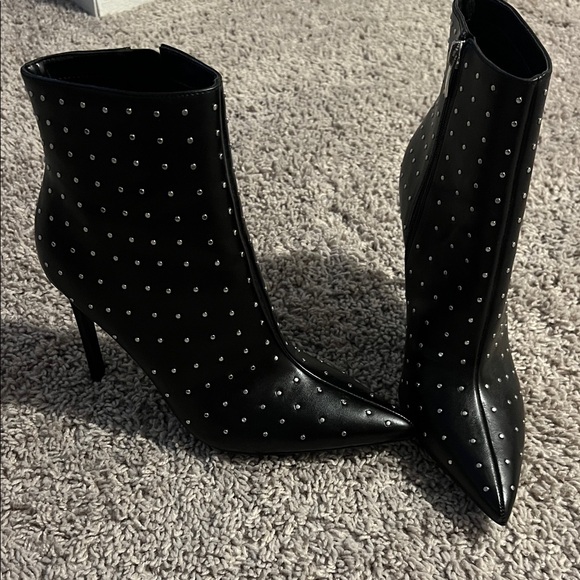 Nine West Black Stud Ankle Boot 8M - Picture 3 of 8